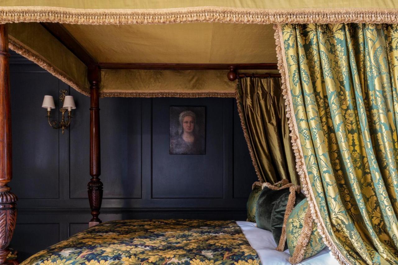 Batty Langley'S Hotell London Eksteriør bilde The bedchamber of Queen Mary