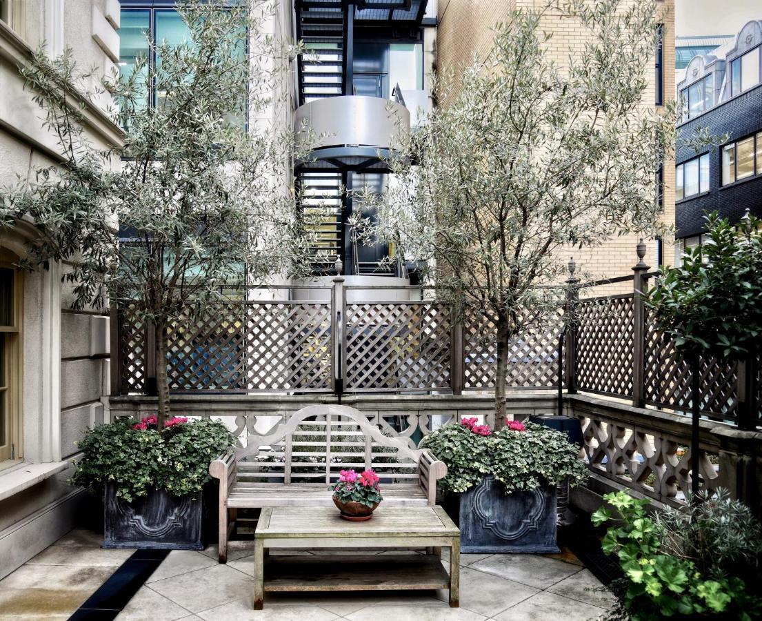 Batty Langley'S Hotell London Eksteriør bilde The courtyard of the townhouse