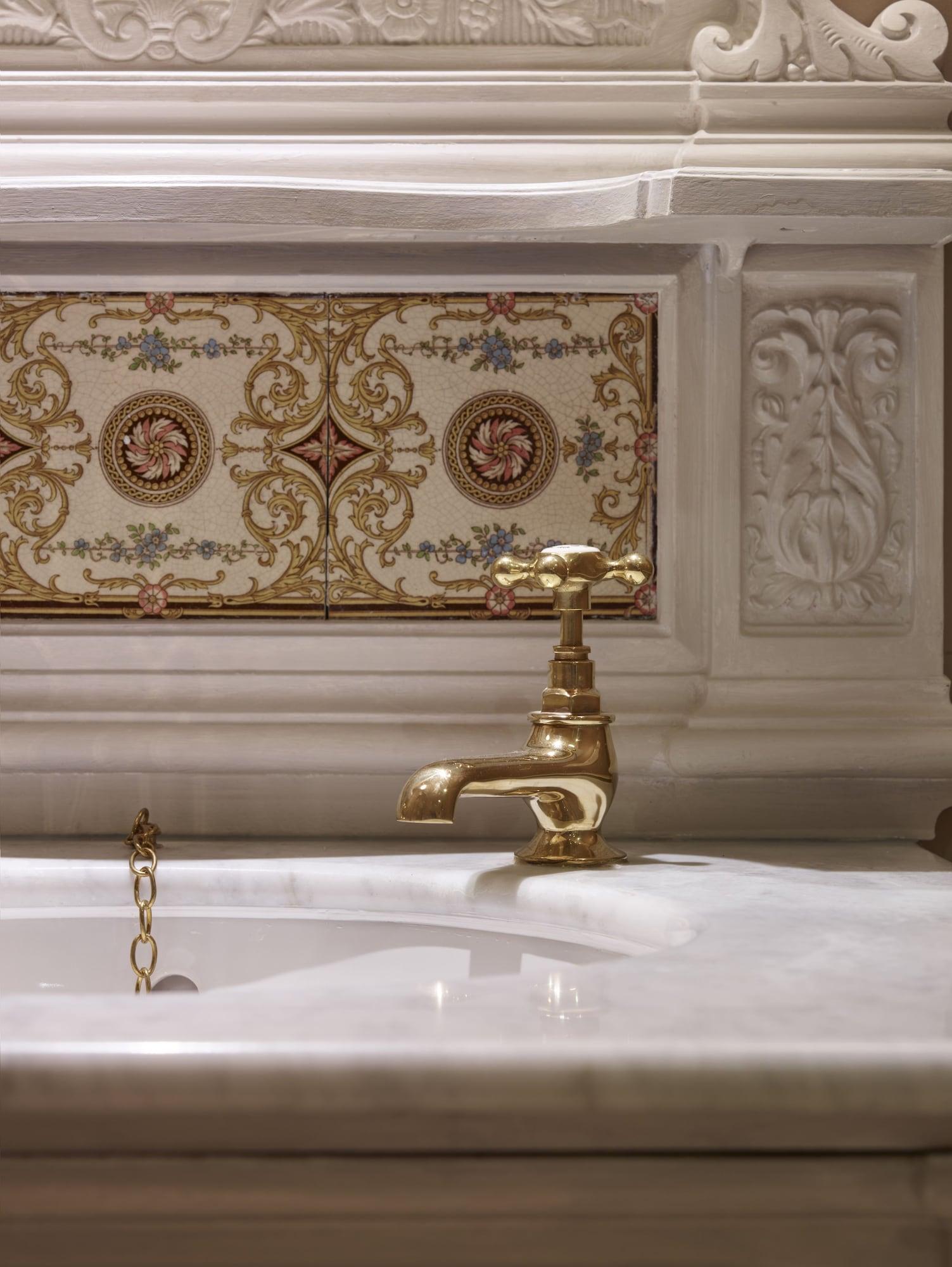 Batty Langley'S Hotell London Eksteriør bilde A single-lever tap