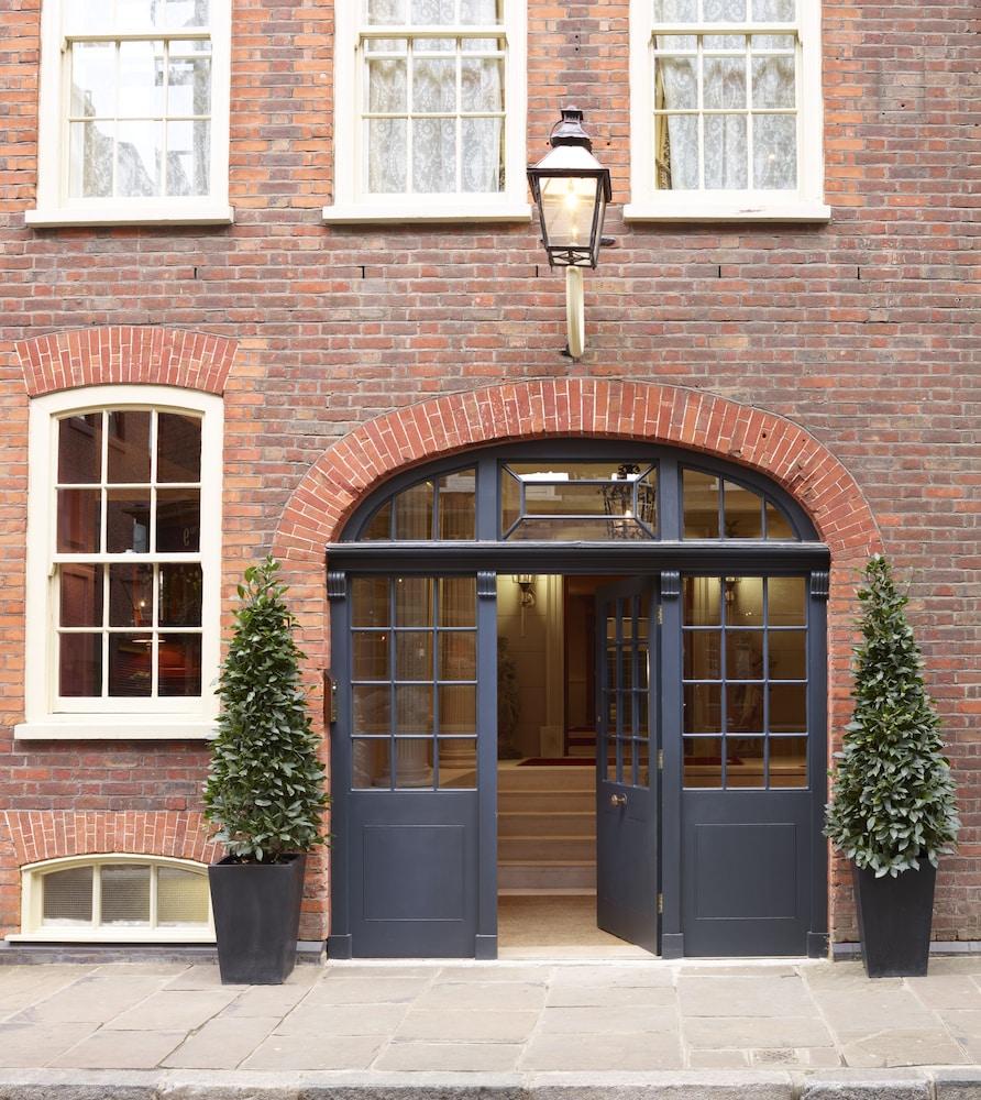 Batty Langley'S Hotell London Eksteriør bilde Entrance to the hotel